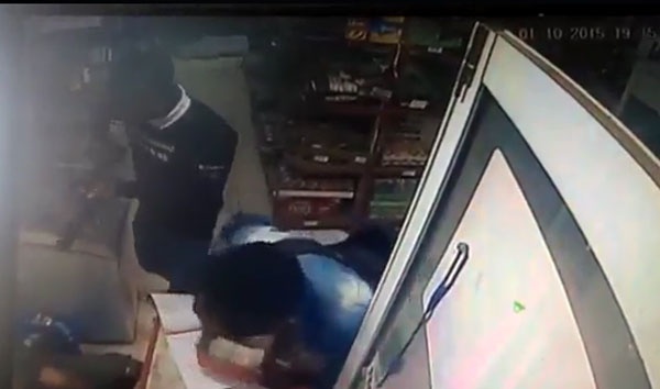 Nguoi Viet tai Angola bi chia sung va cuop laptop hinh anh