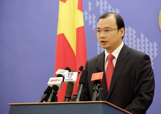 Viet Nam phan doi Trung Quoc xay hai dang trai phep hinh anh