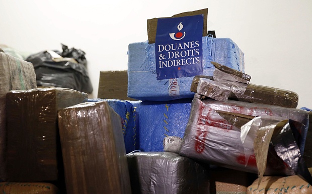 Phap thu giu hon 7 tan can sa o Paris hinh anh