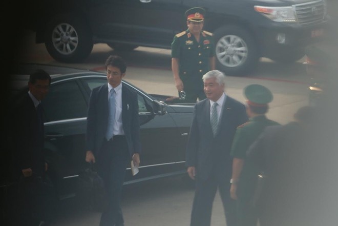 Bộ trưởng Quốc phòng Nhật đến sân bay Tân Sơn Nhất, sau đó đi Cam Ranh sáng 5/11. Ảnh: Hải An.