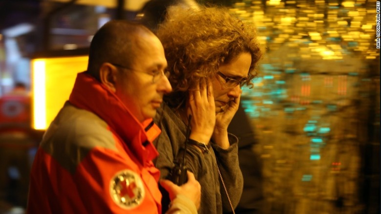 Song sot vi tranh thu thoi co cac tay sung thay dan hinh anh