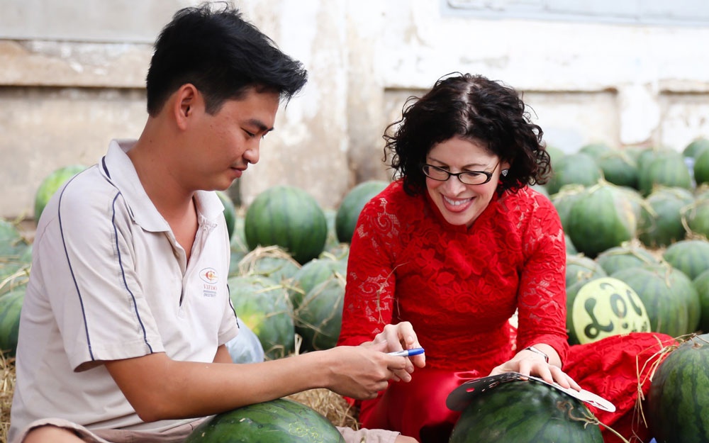 Tong lanh su My tai TP HCM khac dua hau, tham duong sach hinh anh