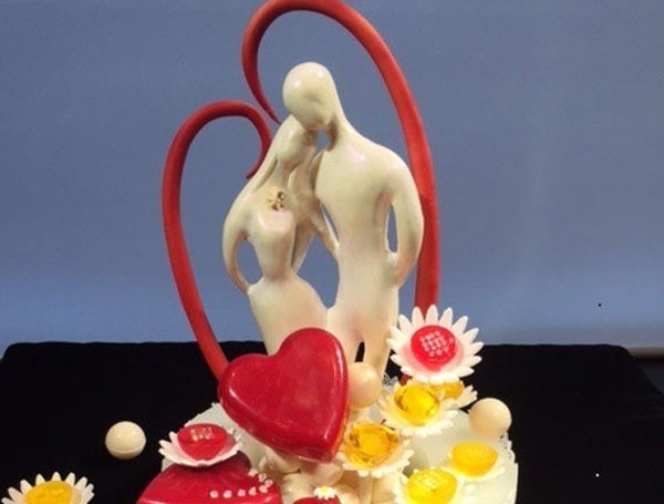 Chocolate dinh kim cuong dip Valentine gia hon 14 trieu yen hinh anh