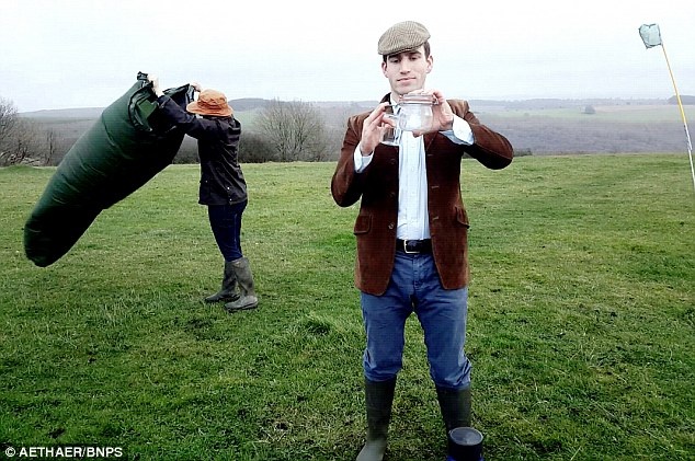 Doanh nhan ke chuyen kiem chuc nghin do ban khi sach sang TQ hinh anh