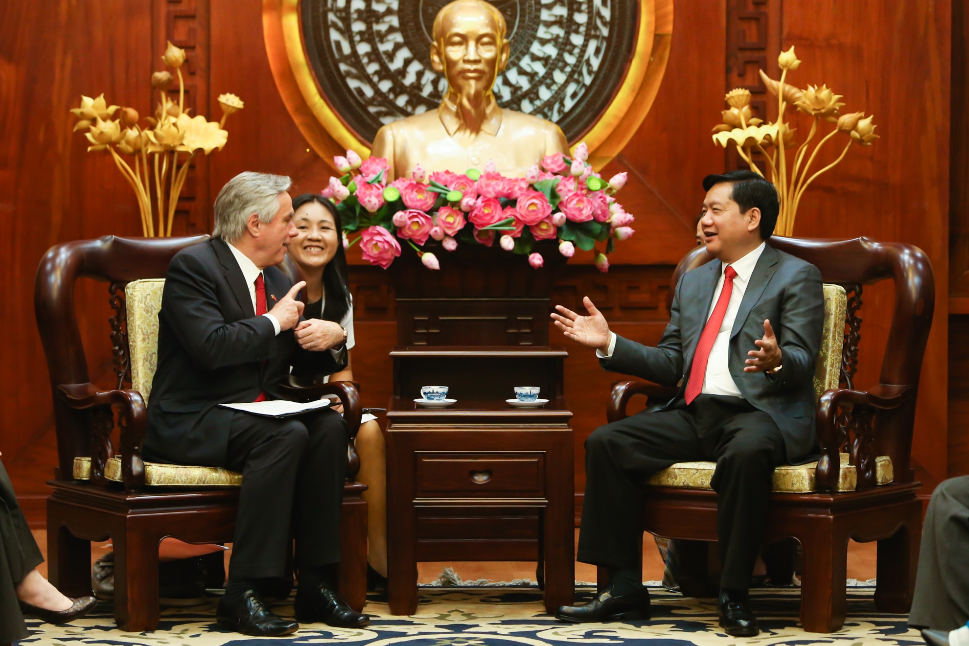 Bi thu Thang tiep co van cap cao cua Ngoai truong My hinh anh