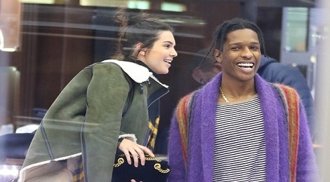 Kendall Jenner va 'ban trai' than mat khi di mua sam hinh anh