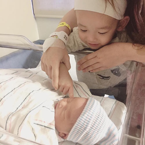 Vo Le Hoang sinh con thu 2 anh 1