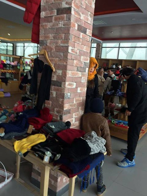 Hồ Ngọc Hà bịt kín mặt đi du lịch ảnh 1 Ho Ngoc Ha bit kin mat di du lich anh 1