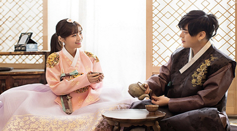 Sao Han bi to loi dung fan de kiem tien lay vo hinh anh