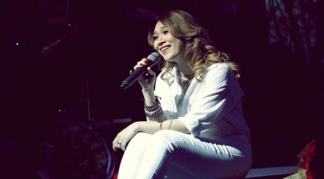 My Tam vua xem loi vua hat 'Phia sau mot co gai' hinh anh