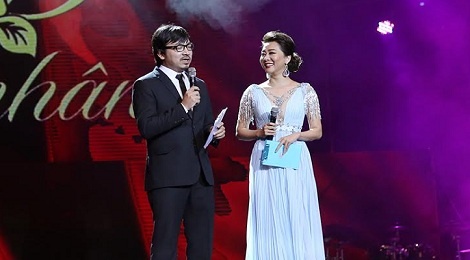 Giao su Xoay thoa uoc mo lam MC cung Ky Duyen hinh anh