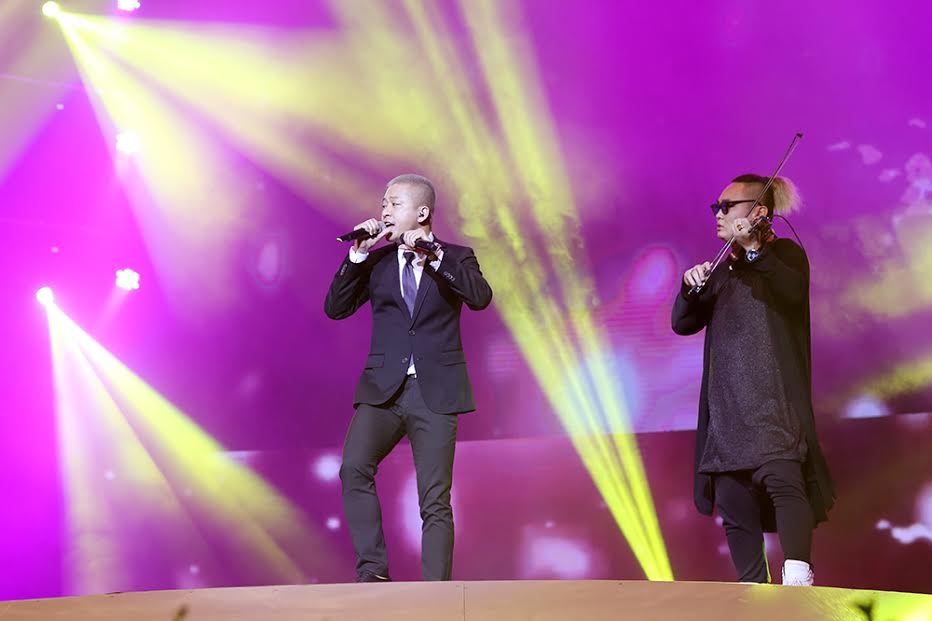 Giao su Xoay lam MC cung Ky Duyen anh 4