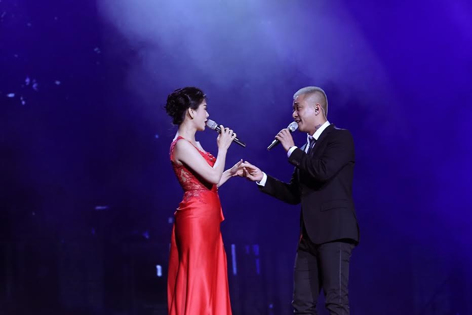 Giao su Xoay lam MC cung Ky Duyen anh 3