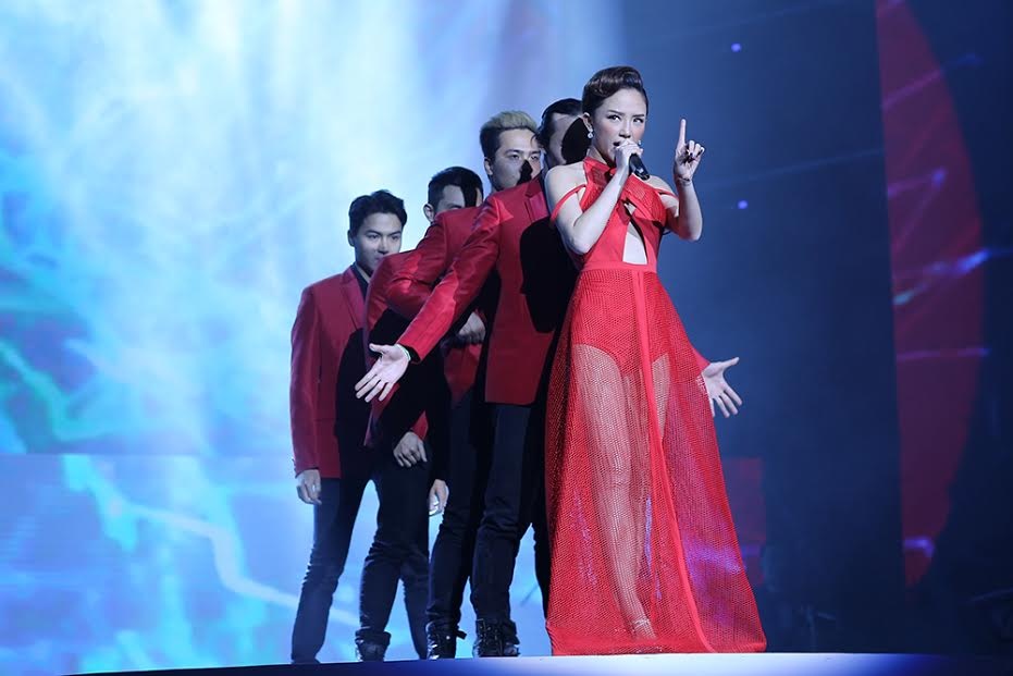 Giao su Xoay lam MC cung Ky Duyen anh 6