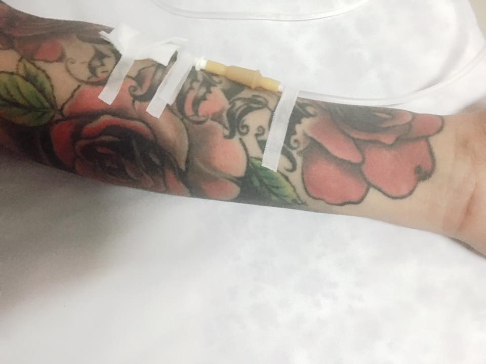 Tuan Hung nhap vien vi kiet suc anh 2