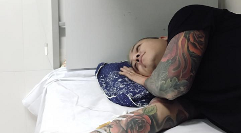 Tuan Hung nhap vien vi ngat xiu sau dem dien hinh anh