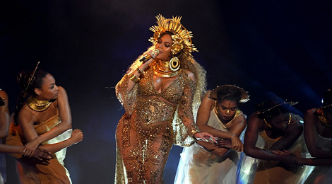 Beyonce huy dien khien fan thi nhau doi tra lai tien hinh anh