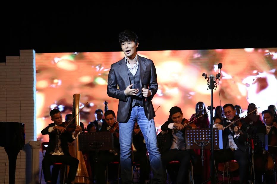 Nathan Lee duoc me ho tong di dien anh 4