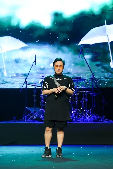 Son Tung M-TP bit kin mit di tong duyet anh 6