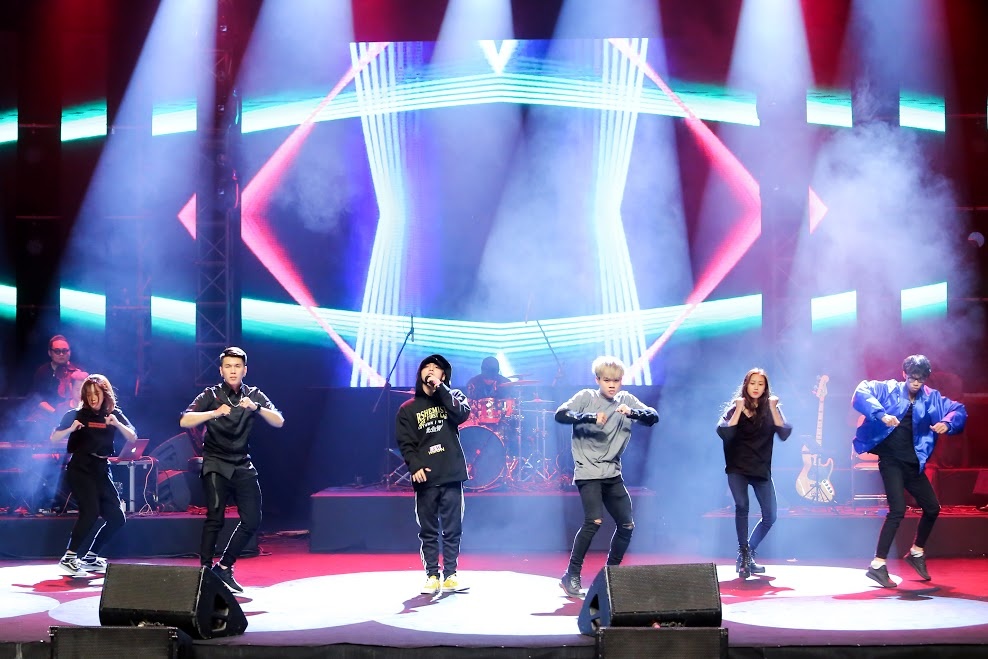 Son Tung M-TP bit kin mit di tong duyet anh 4