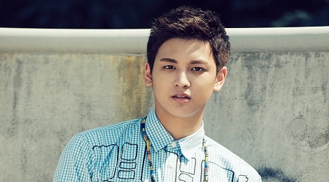 Em ut nhom iKON bi thuong trong qua trinh quay MV moi hinh anh