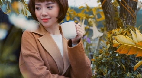 Clip so sanh Em khong la duy nhat voi Chuyen tau ly biet hinh anh