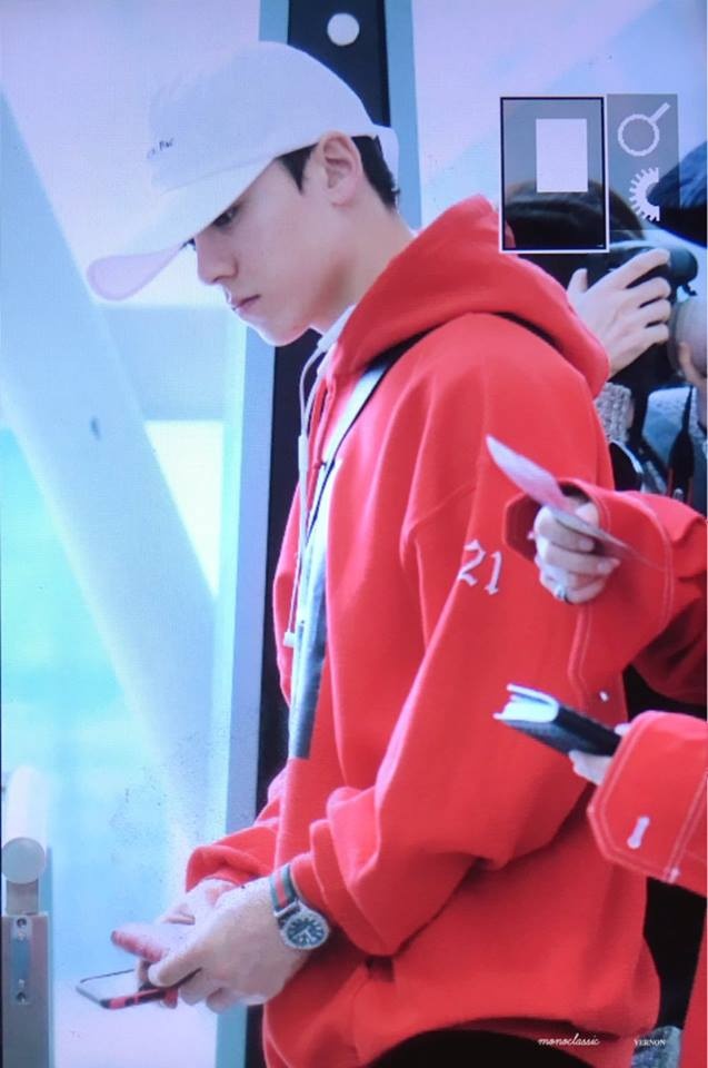 A Pink,  Seventeen ra san bay toi Viet Nam anh 9