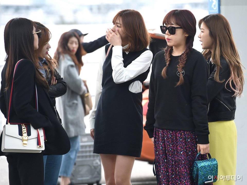 A Pink,  Seventeen ra san bay toi Viet Nam anh 5