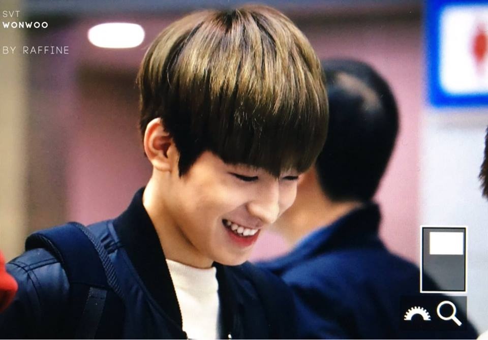 A Pink,  Seventeen ra san bay toi Viet Nam anh 4