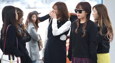 A Pink, Seventeen ra san bay, chuan bi toi Viet Nam hinh anh