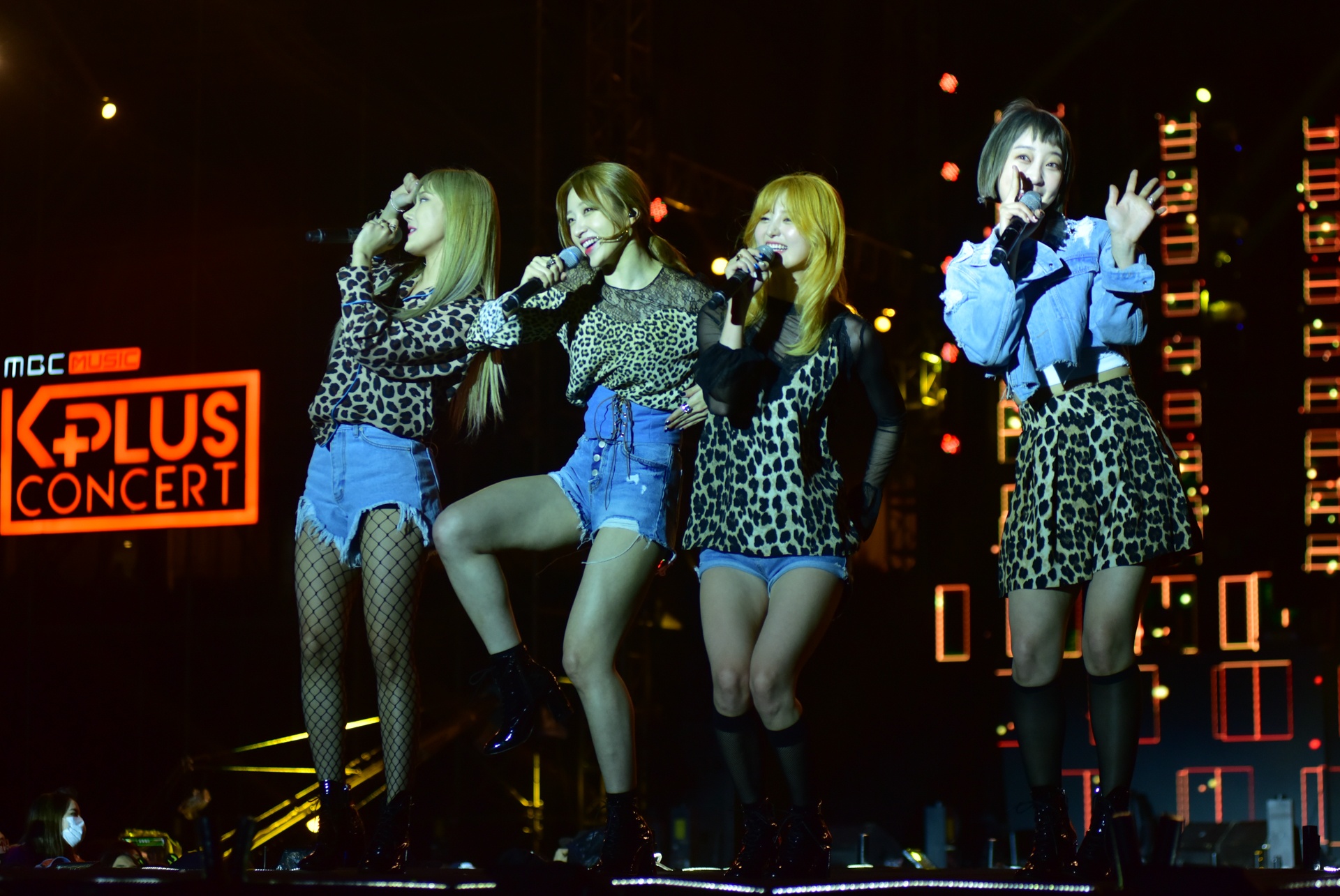 Sao Han dien duoi troi mua anh 4