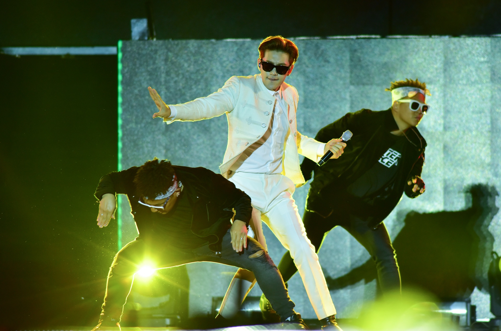 Sao Han dien duoi troi mua anh 6