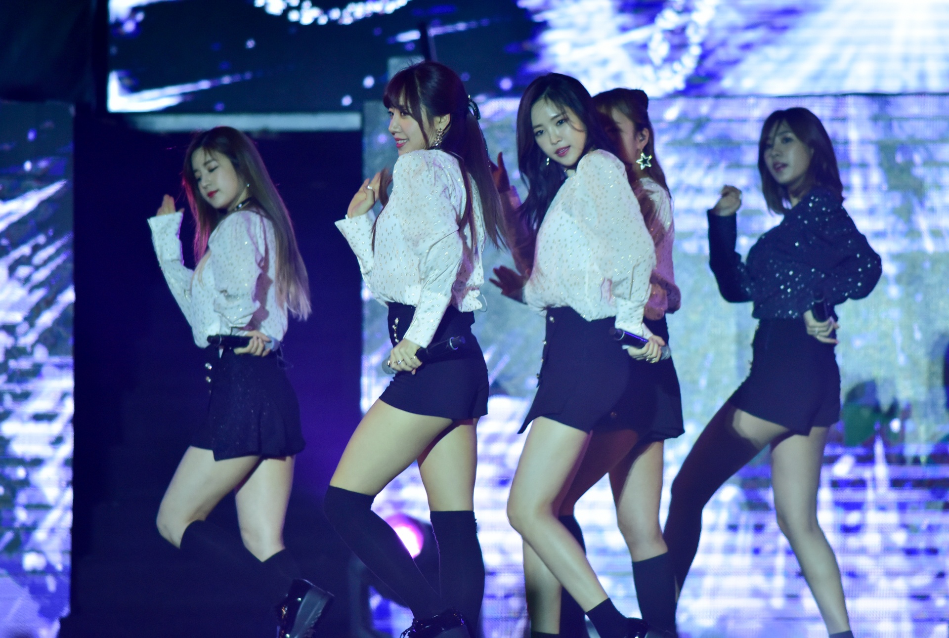 Sao Han dien duoi troi mua anh 2