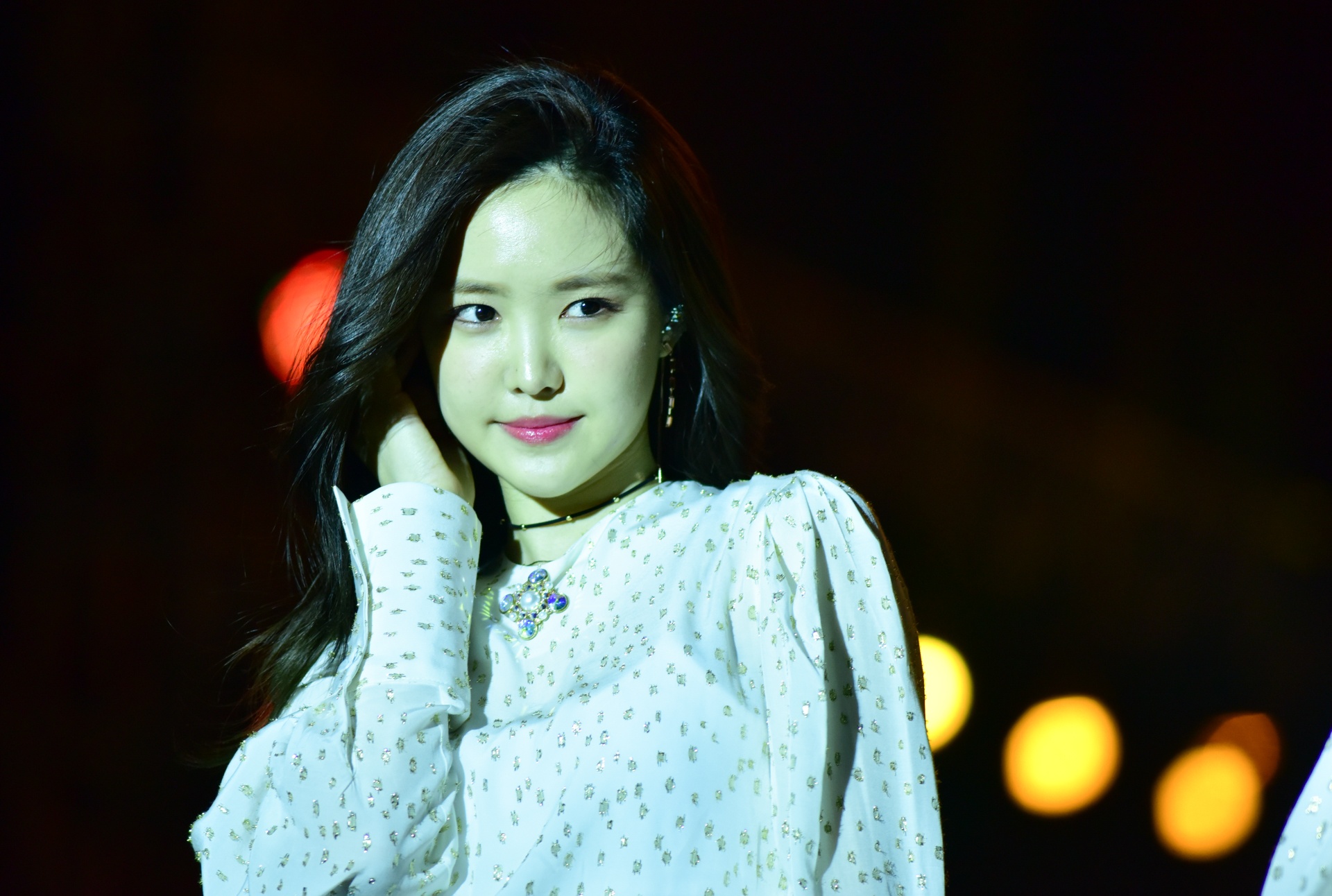 Sao Han dien duoi troi mua anh 8