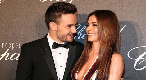 Thanh vien One Direction va co giao hon 10 tuoi chao don con dau long hinh anh