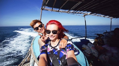 MV Khi ben em hinh anh