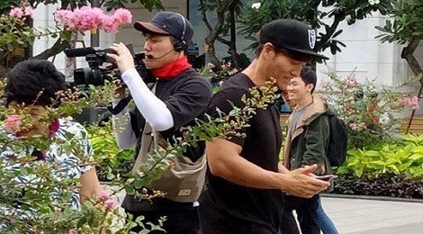 Sao Running Man bat ngo xuat hien o pho di bo Nguyen Hue hinh anh