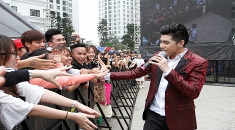 Noo Phuoc Thinh xu tri thong minh khi gap su co am thanh hinh anh