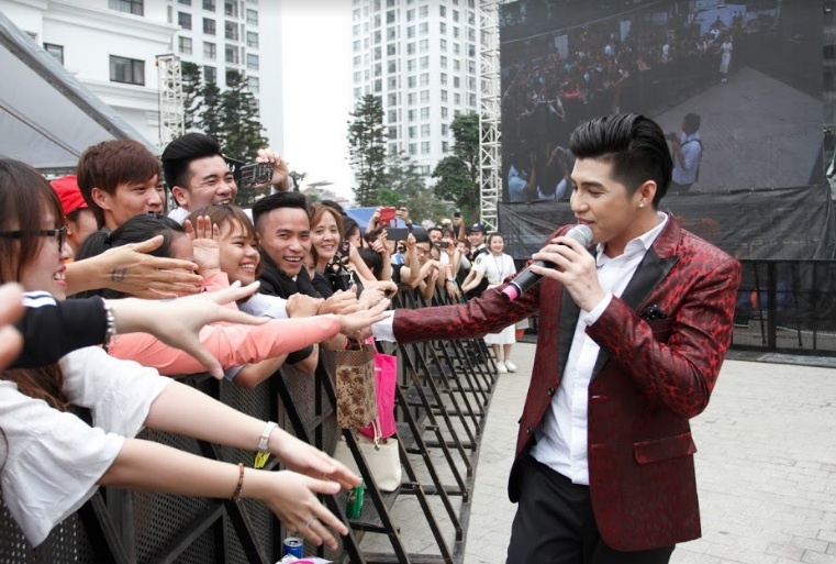 Noo Phước Thịnh gặp sự cố âm thanh ảnh 1 Noo Phuoc Thinh gap su co am thanh anh 1