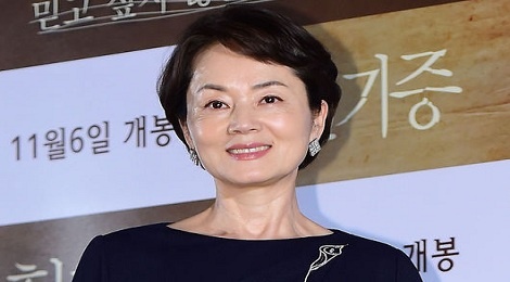 Nu dien vien 'Mat trang om mat troi' qua doi vi ung thu hinh anh