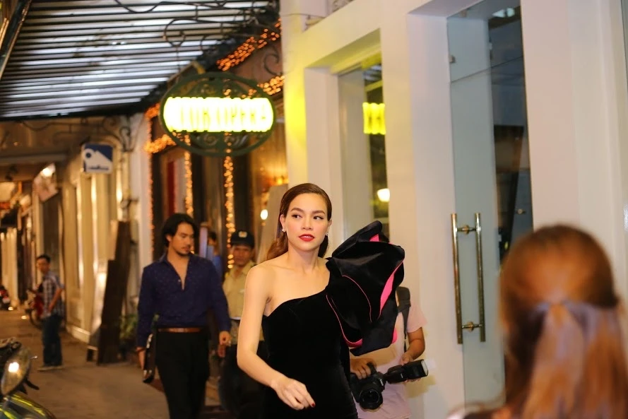 Ho Ngoc Ha tu choi khi duoc yeu cau hat ca khuc cu anh 1