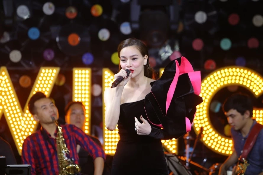 Ho Ngoc Ha tu choi khi duoc yeu cau hat ca khuc cu anh 4