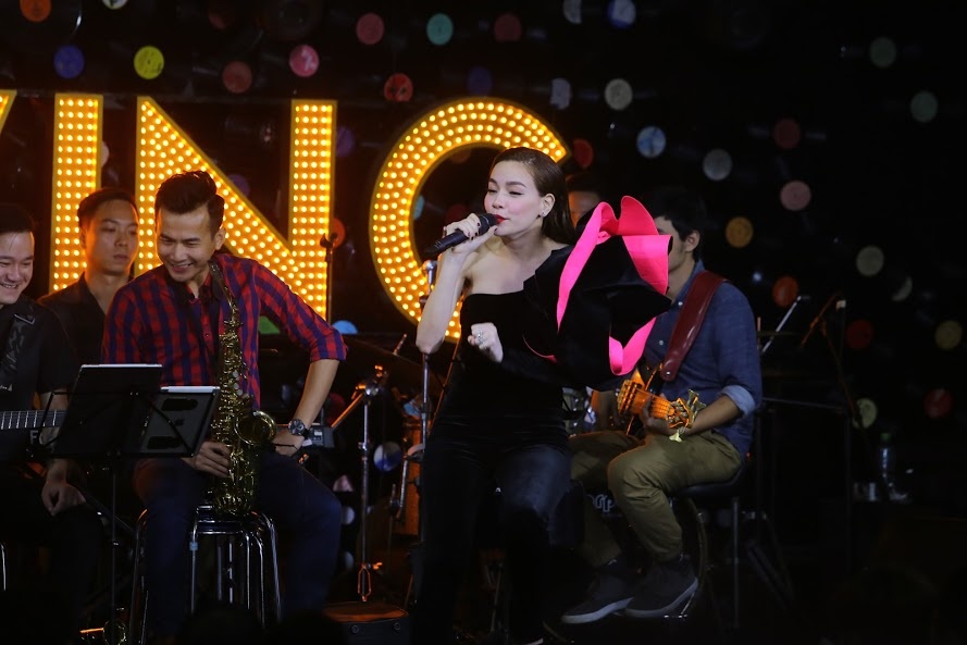 Ho Ngoc Ha tu choi khi duoc yeu cau hat ca khuc cu anh 6