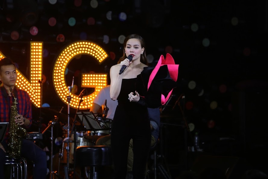 Ho Ngoc Ha tu choi khi duoc yeu cau hat ca khuc cu anh 7