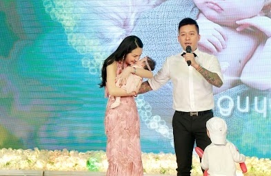 Tuan Hung hat mung day thang con gai hinh anh