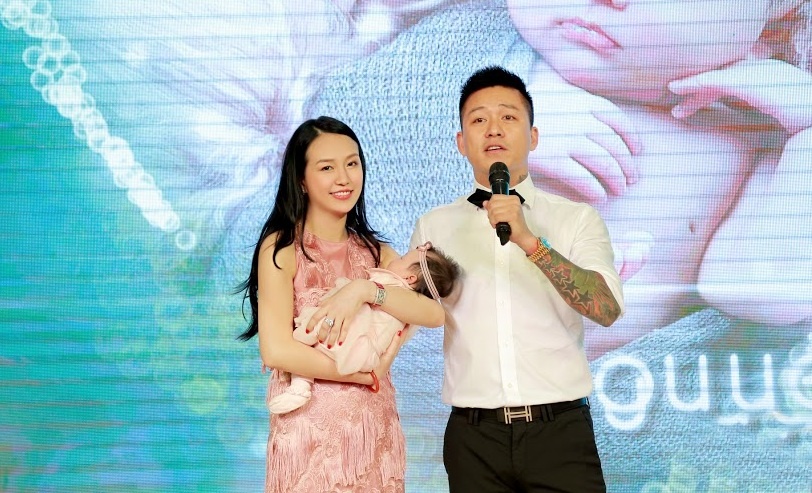 Tuan Hung to chuc tiec day thang cho con gai hinh anh