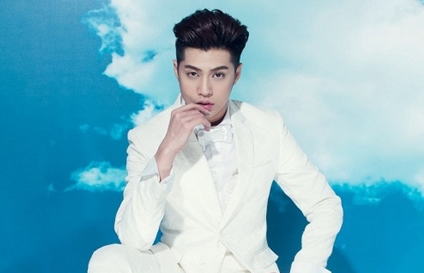 Fan nu khoc nuc no vi khong duoc vao xem Noo Phuoc Thinh bieu dien hinh anh