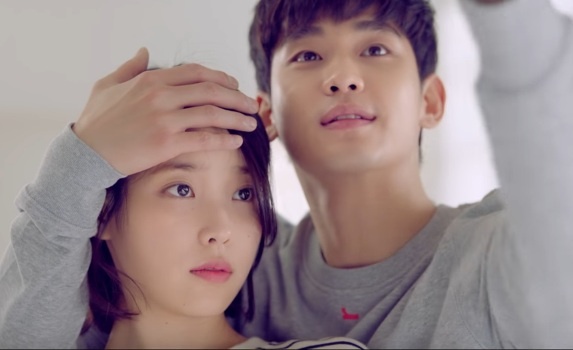 IU ngọt ngào hôn Kim Soo Hyun  ảnh 1 IU ngot ngao hon Kim Soo Hyun anh 1