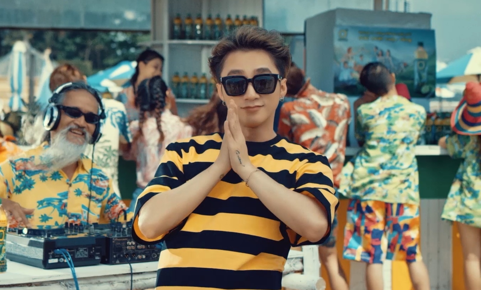 MV moi dat 5,6 trieu luot xem sau 4 ngay: Son Tung giam phong do? hinh anh