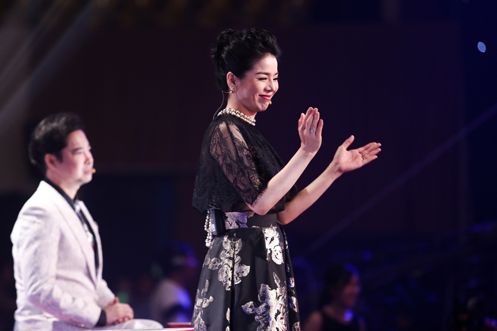 Quang Le buc boi khi thay Ngoc Son ‘ep’ thi sinh anh 1